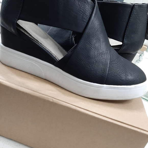 Booties - Picture 3 of 6